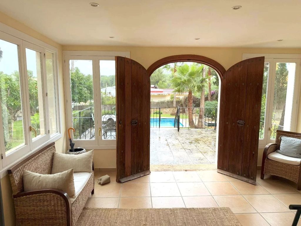 Property photo 2 of 24