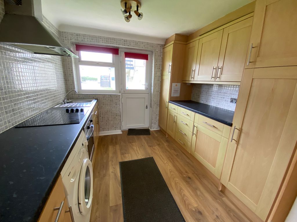 Property photo 3 of 14 Image00010