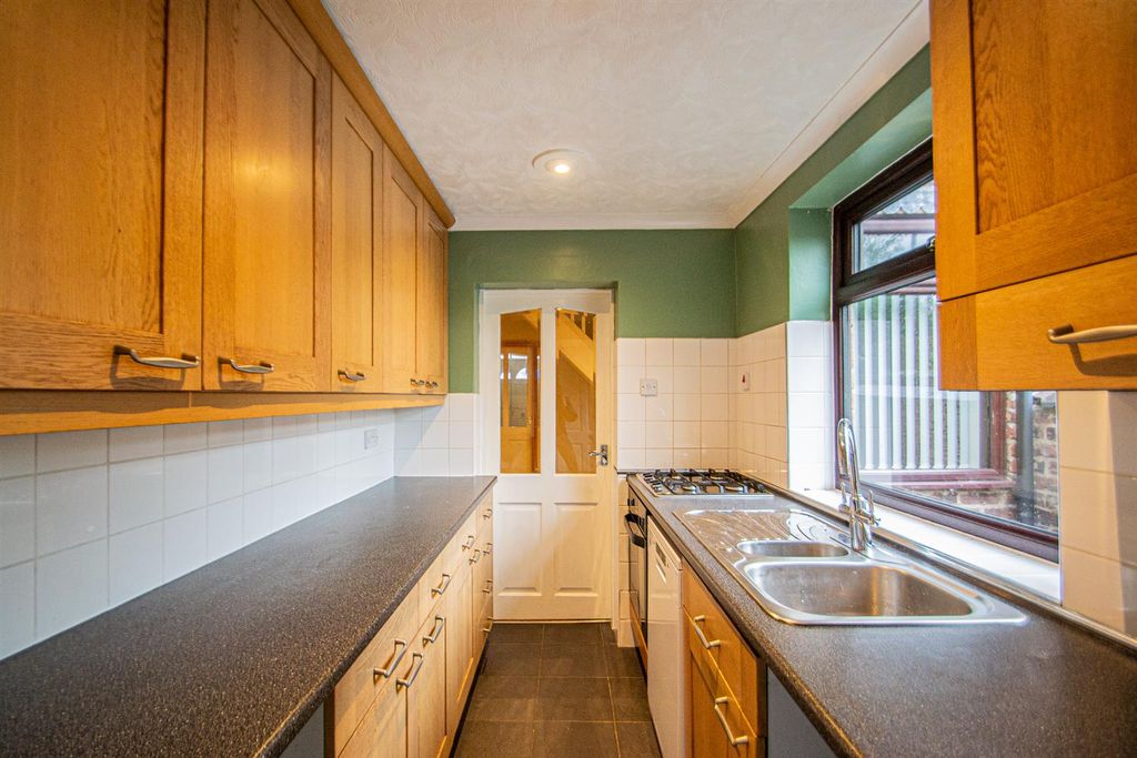 Property photo 3 of 9 Kitchen