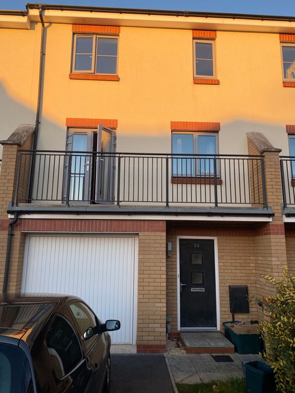 Property photo 1 of 14 Contemporary Mid-Terrace House With A Secure Garag...