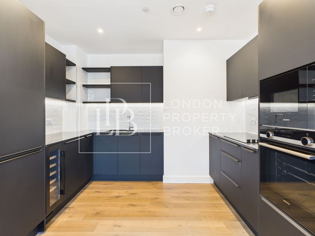 Property photo 2 of 24