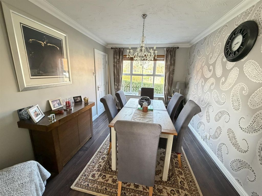 Additional image 4 of 5 bed property for saleNightingale Close, Daventry NN11
