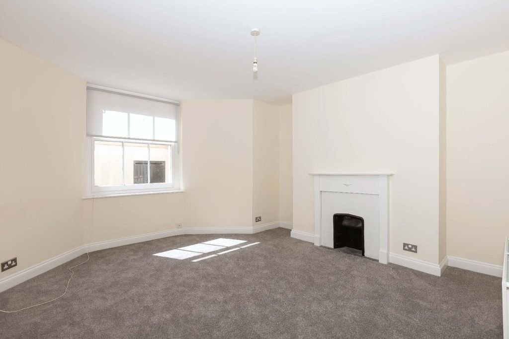 Property photo 2 of 11 Compton Court.Jpg