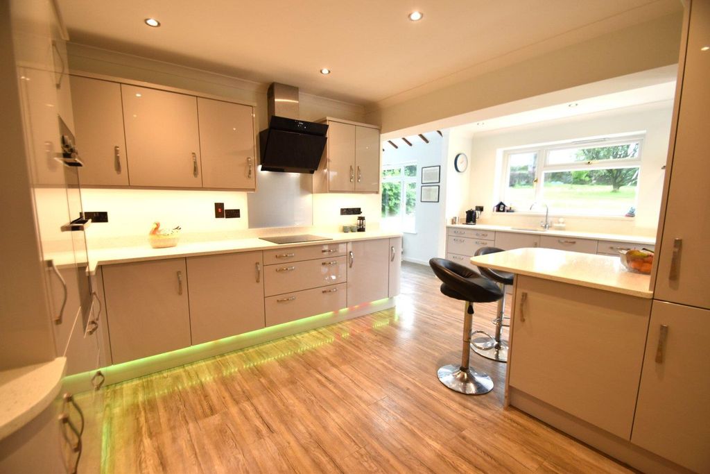 Property photo 3 of 17 Nomansland Seddons
