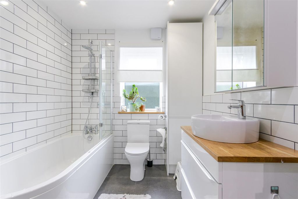 Property photo 3 of 29 Bathroom 1.Jpg
