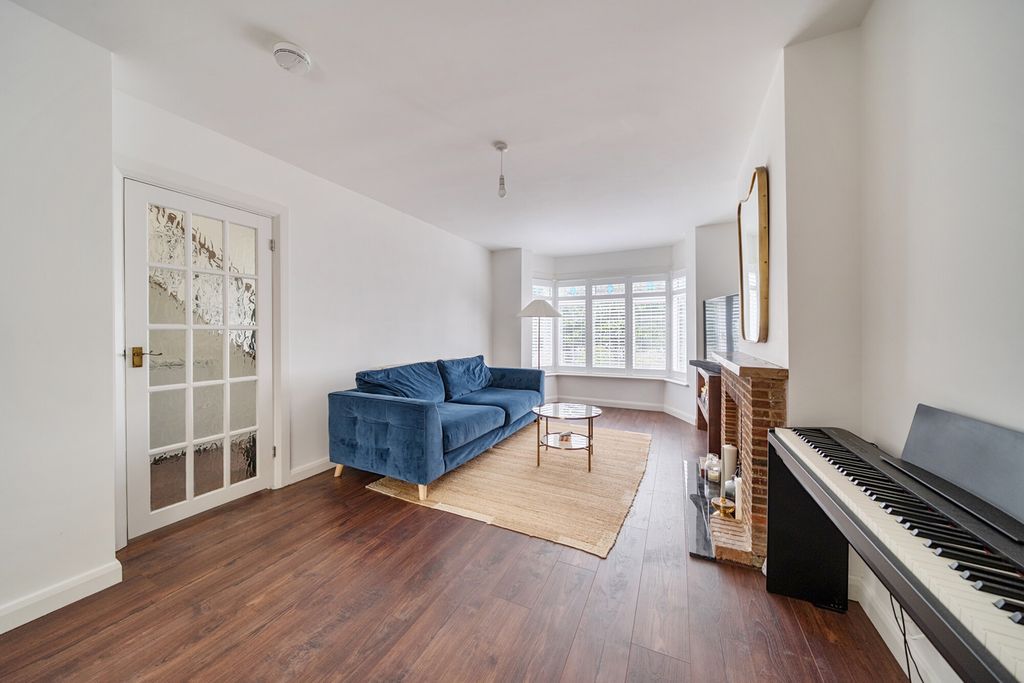 Property photo 2 of 21 1397855-19-69690c...