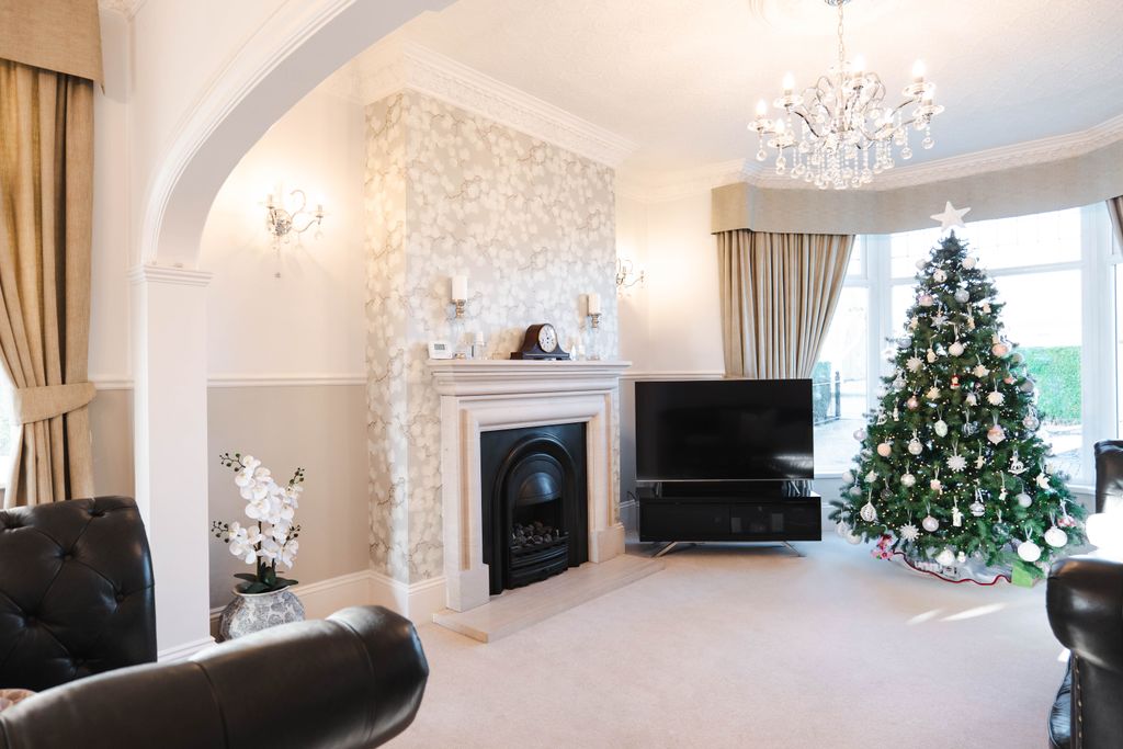 Property photo 3 of 16 Lounge (2).Jpg