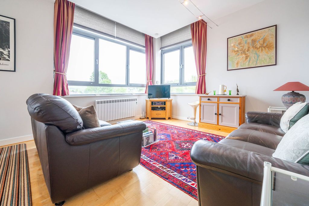 Property photo 2 of 20