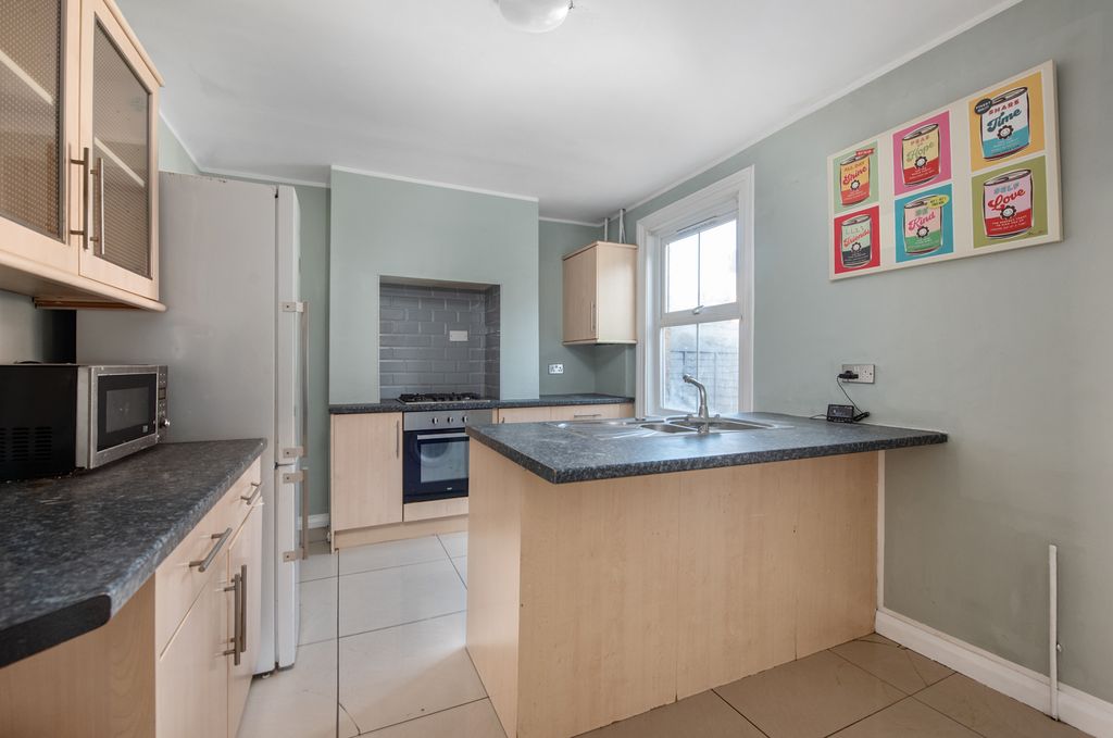 Property photo 3 of 8 Kitchen