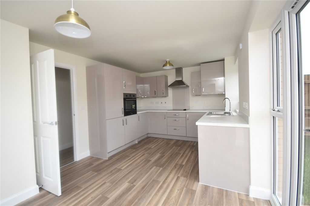 Property photo 3 of 18 Picture No. 11