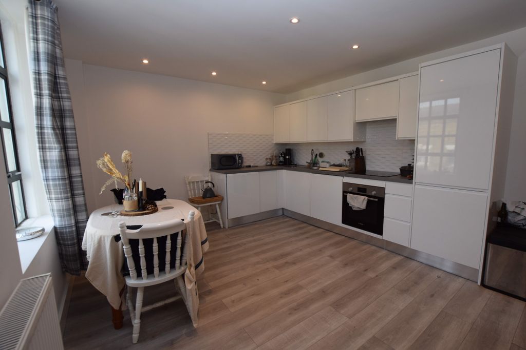 Property photo 3 of 8 Photo 9