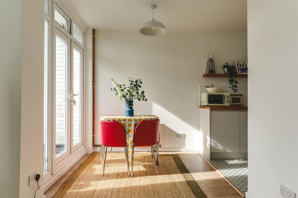 Property photo 2 of 22 Priory Court-2.Jpg