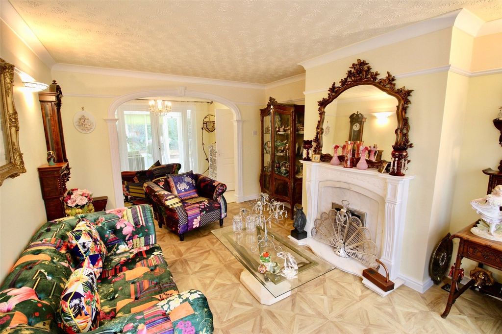 Property photo 2 of 24 Lounge