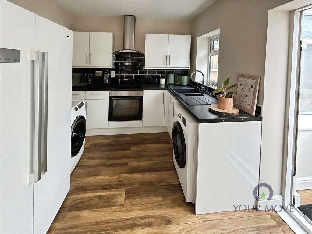 Property photo 3 of 21 Kitchen/Diner
