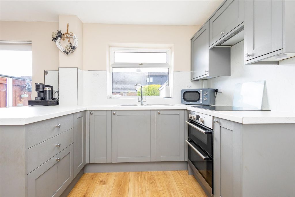 Property photo 2 of 19 Kitchen