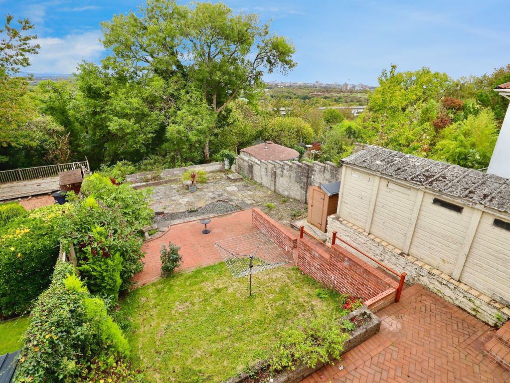 Property photo 2 of 17