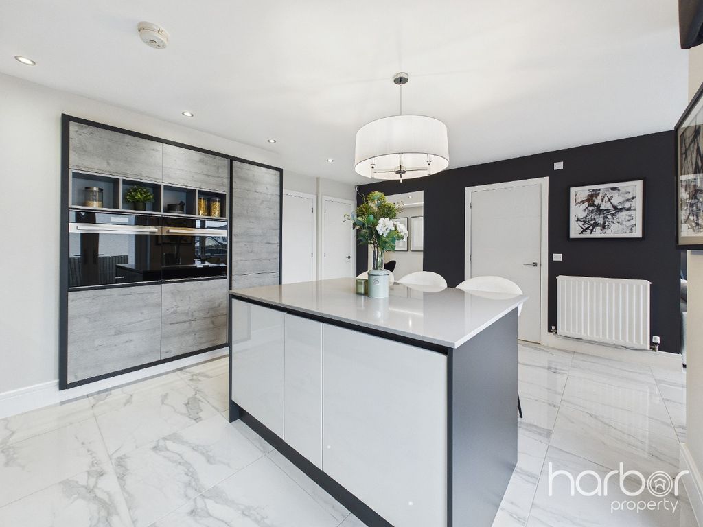 Property photo 3 of 31 4976535