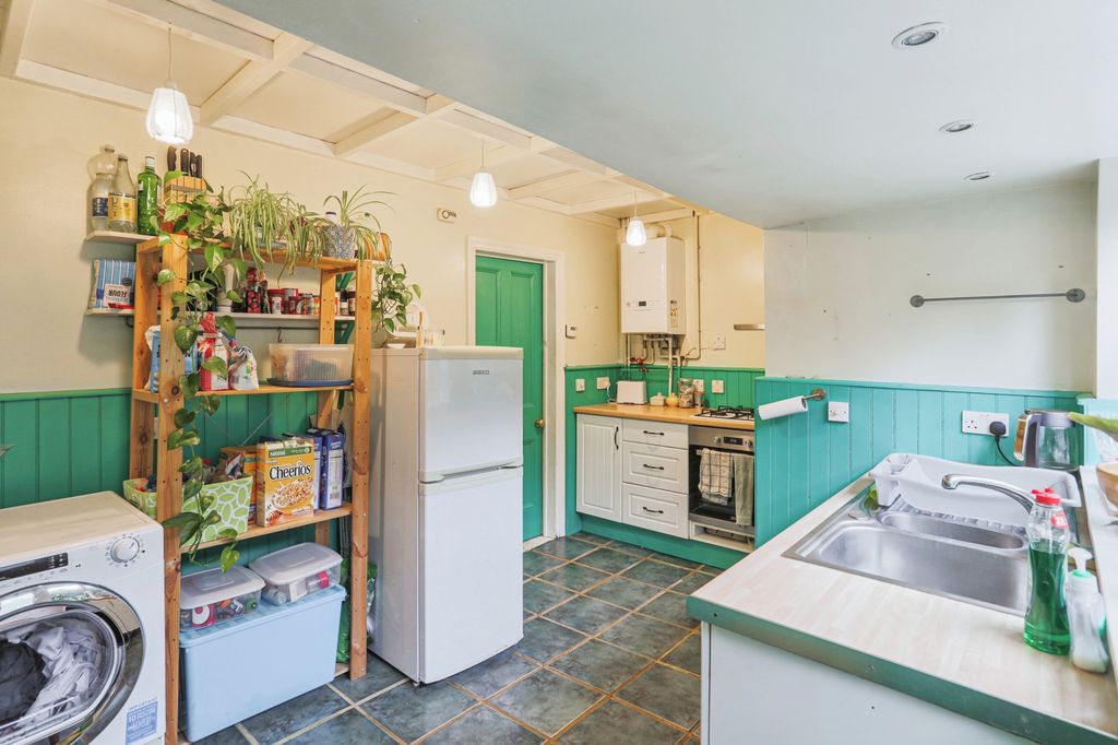 Property photo 3 of 17 Kitchen