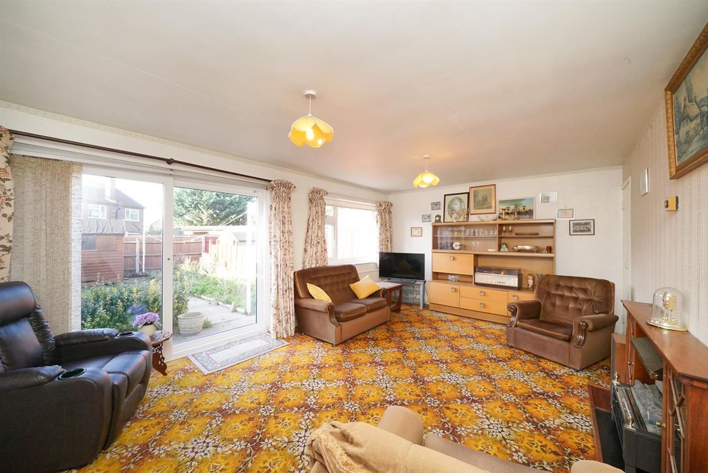 Property photo 2 of 17 Lounge/Dining Room