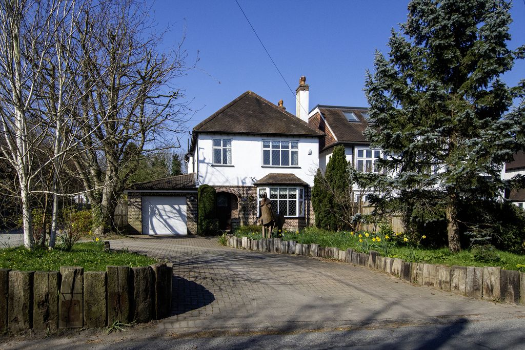 Property photo 1 of 34