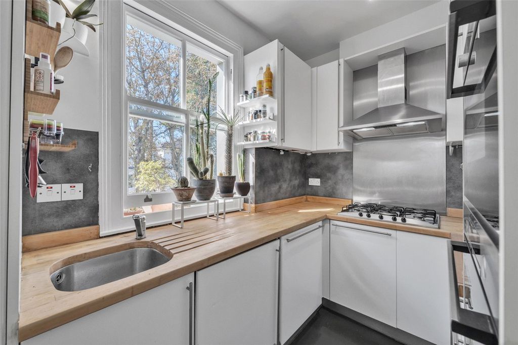 Property photo 2 of 11 Picture No. 15