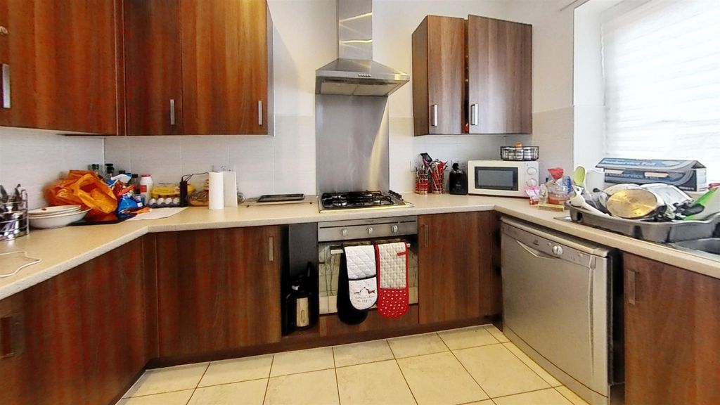 Property photo 2 of 7 63-Elliot-Road-Kitch