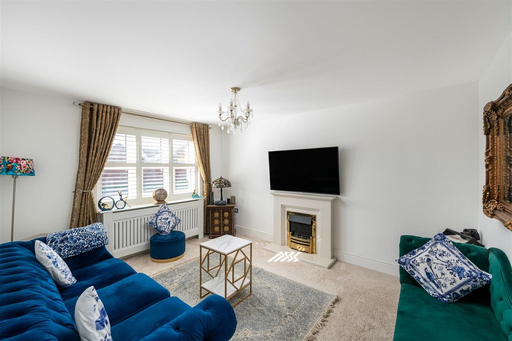 Property photo 2 of 16 11 Harmony Road Internals9.Jpg