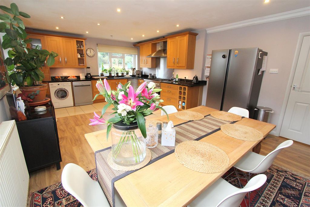 Property photo 2 of 24 Din.Jpg