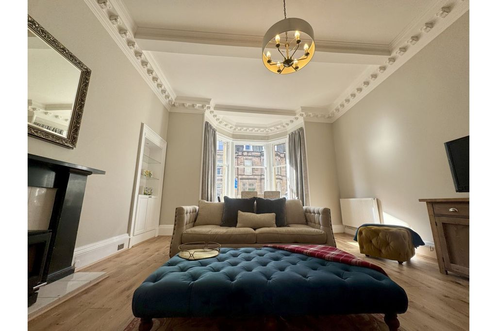 Property photo 3 of 29 Lounge