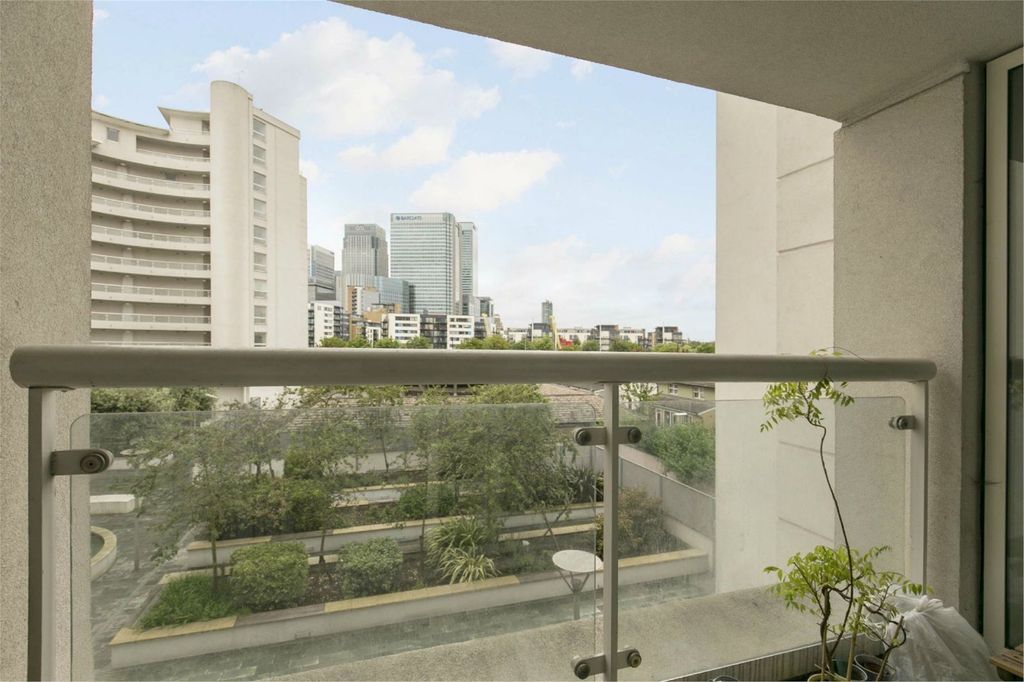 Property photo 2 of 9 Balcony