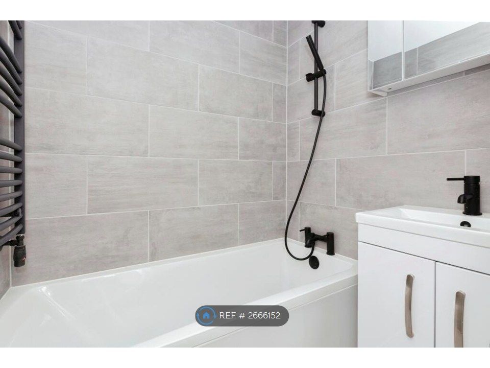 Property photo 2 of 12 Bathroom