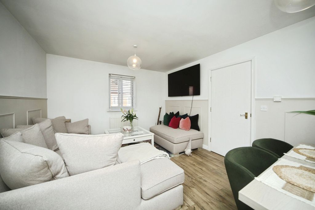 Property photo 2 of 16 Pbox-Img.Jpg