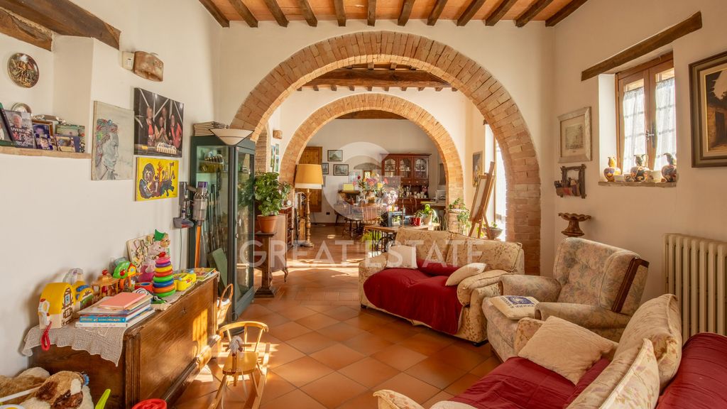 Property photo 2 of 49 Interiors