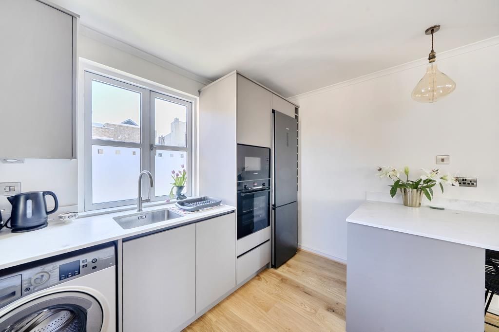 Property photo 3 of 7 Kitchen