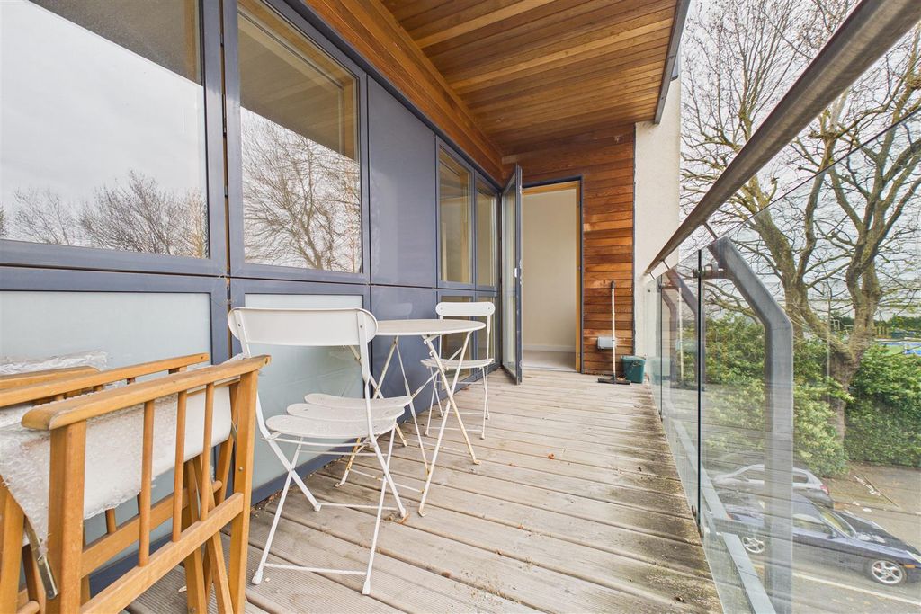 Property photo 2 of 25 11 St. James South One, Jessop Ave, Cheltenham Gl5