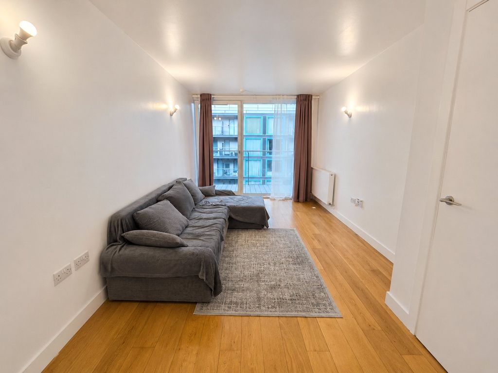 Property photo 1 of 11 Lounge