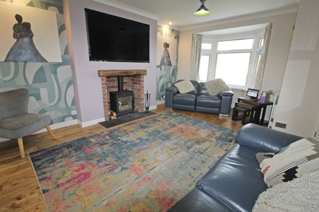 Property photo 2 of 30