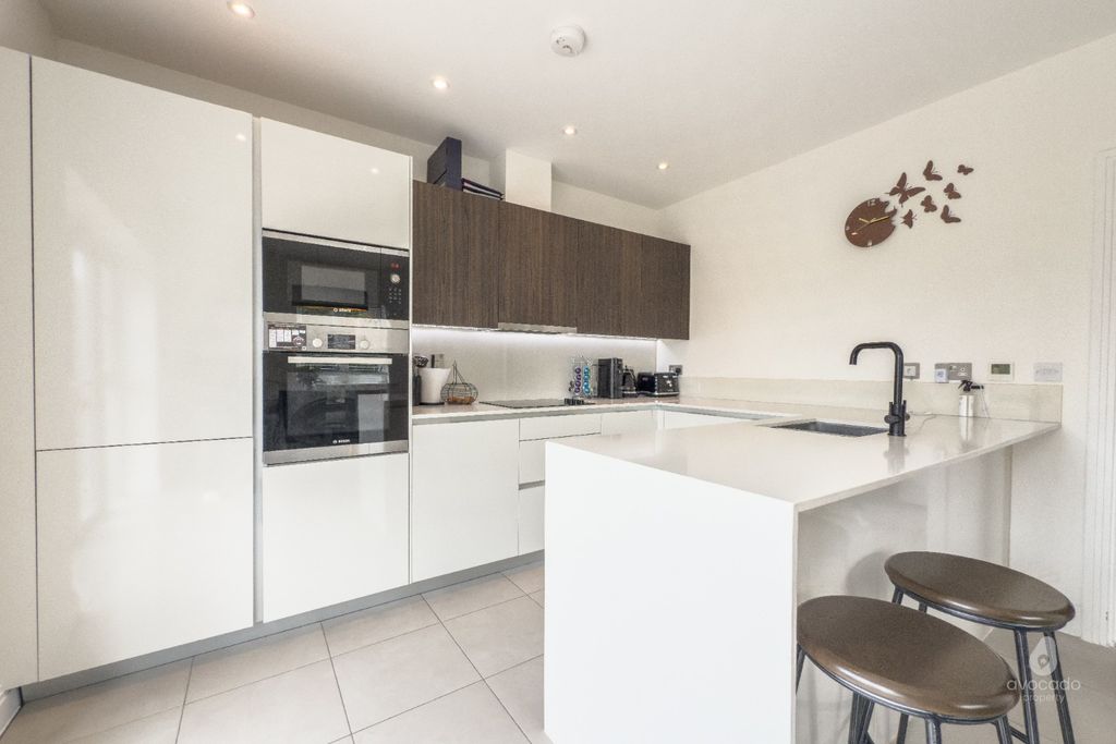 Property photo 3 of 22 4325698