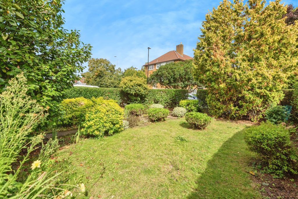 Property photo 2 of 18 Poole5Of42