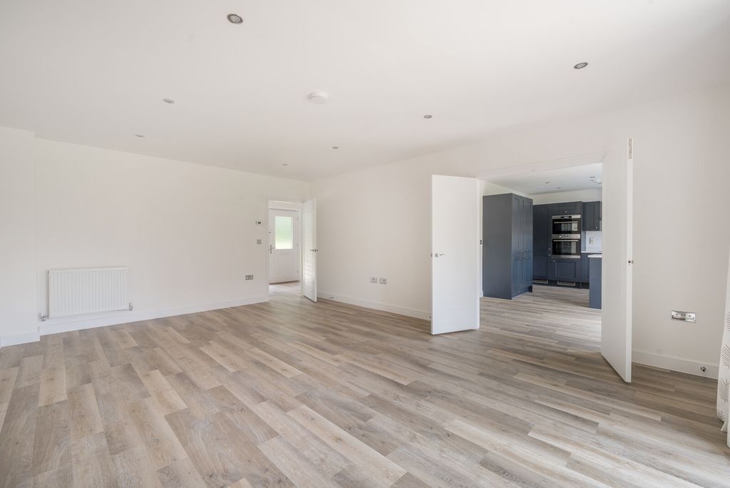 Property photo 3 of 18 1329957-23-6887A2...