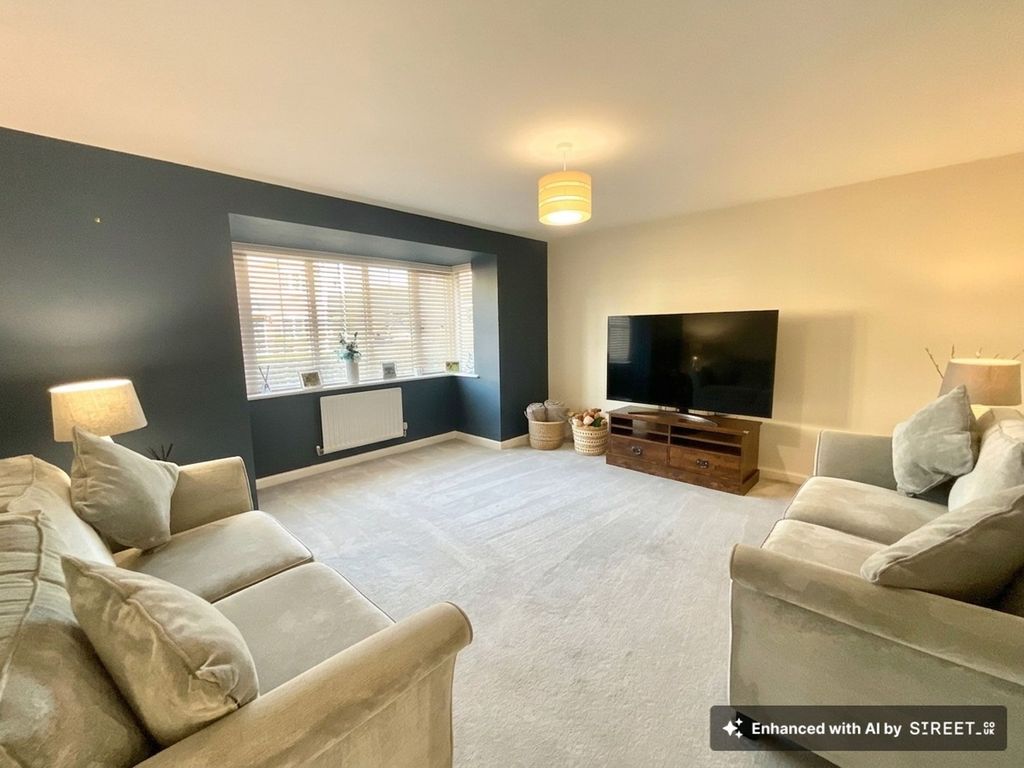 Property photo 2 of 31