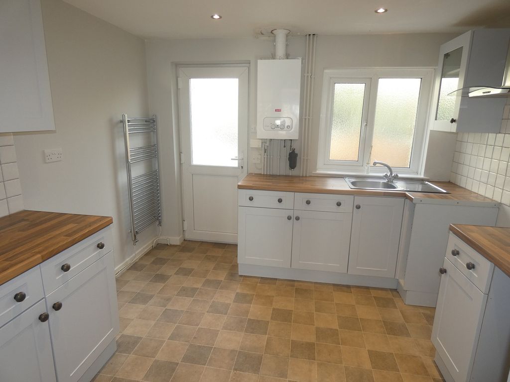 Property photo 3 of 9 Kitchen