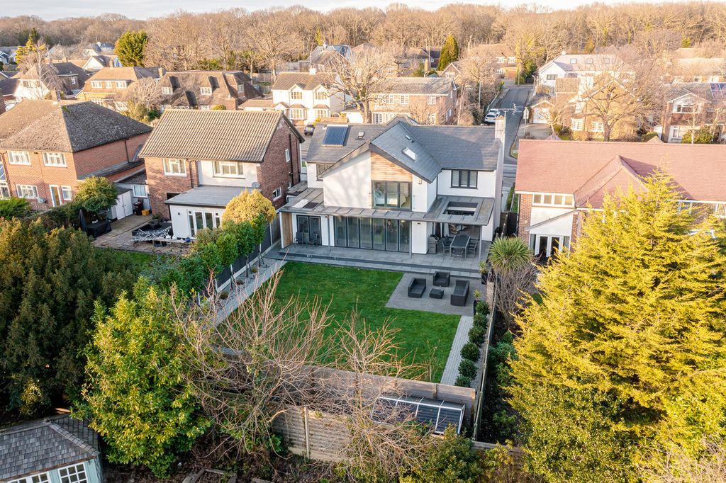 Property photo 3 of 42