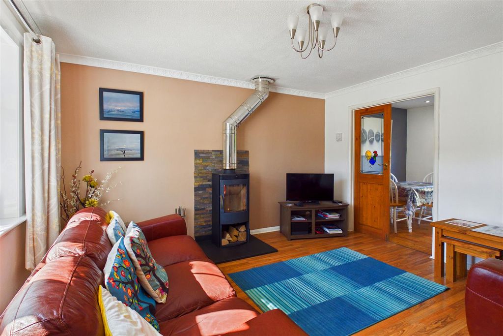 Property photo 2 of 16 Living Room