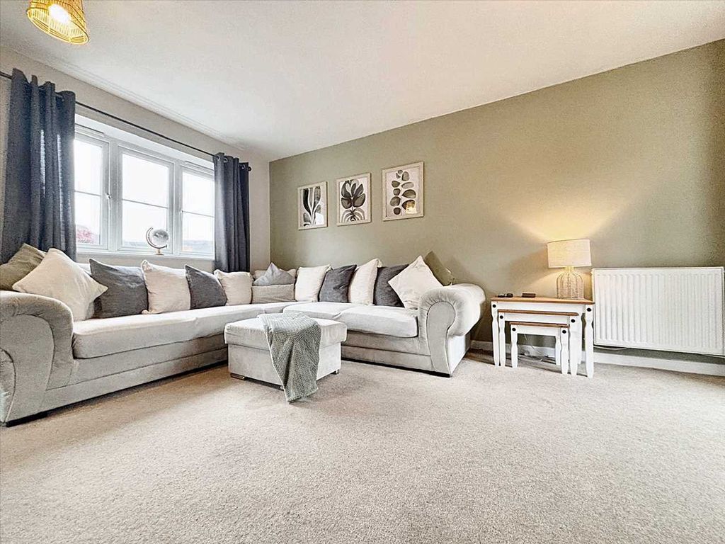 Property photo 2 of 30 Lounge