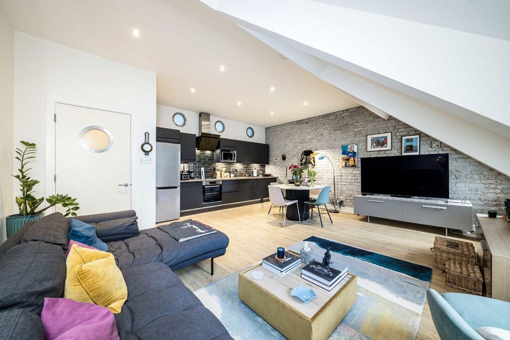 Property photo 2 of 9