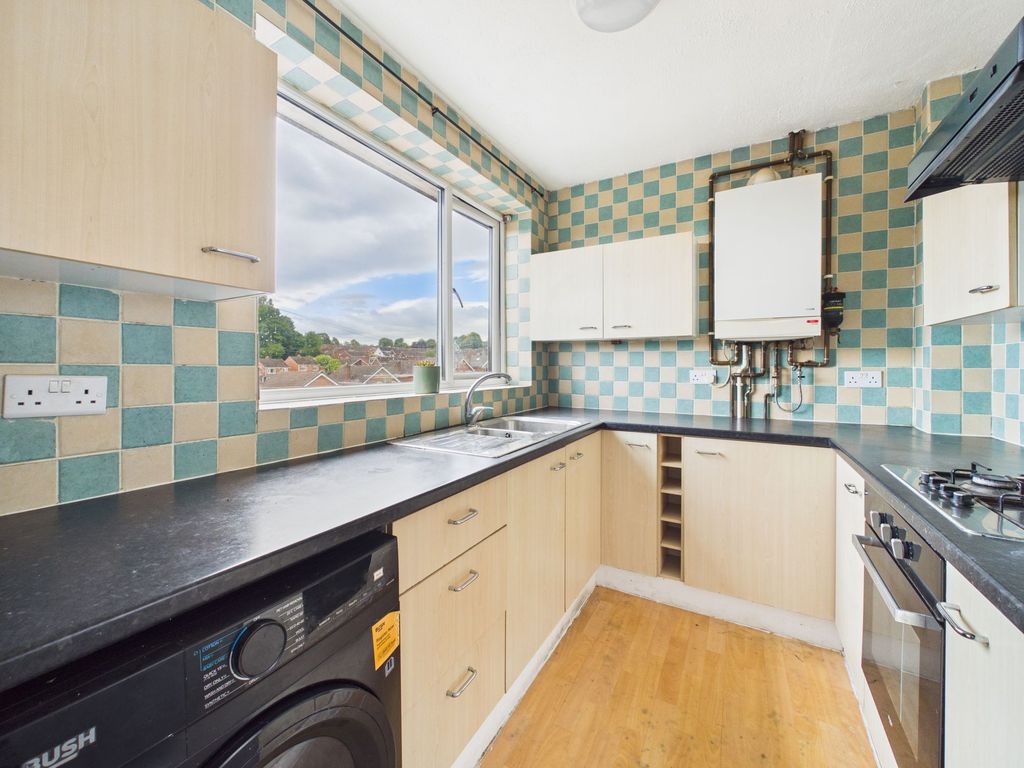Property photo 3 of 11 Kitchen