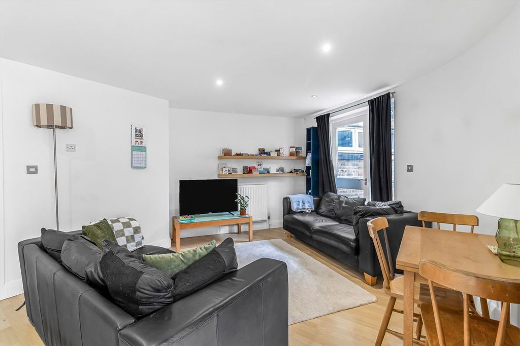 Property photo 2 of 8