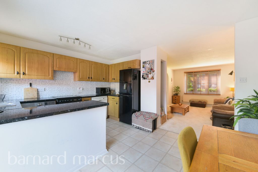 Property photo 2 of 7 Kitchen