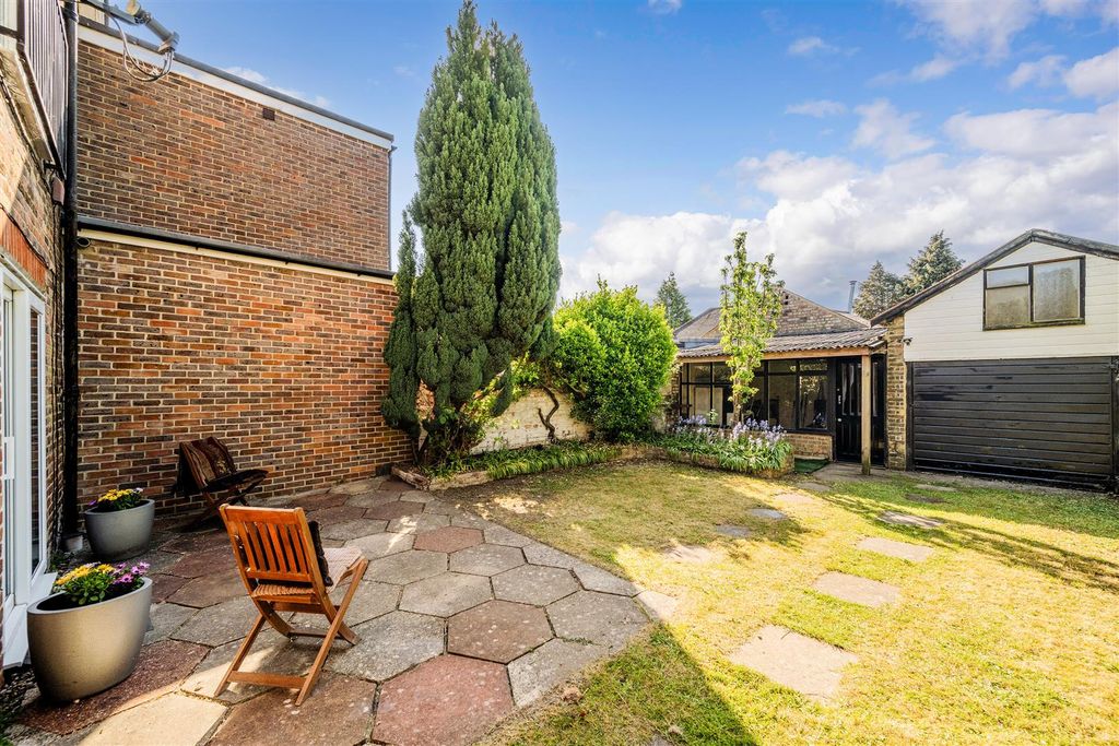 Property photo 2 of 26 Endsleigh Road (1).Jpg